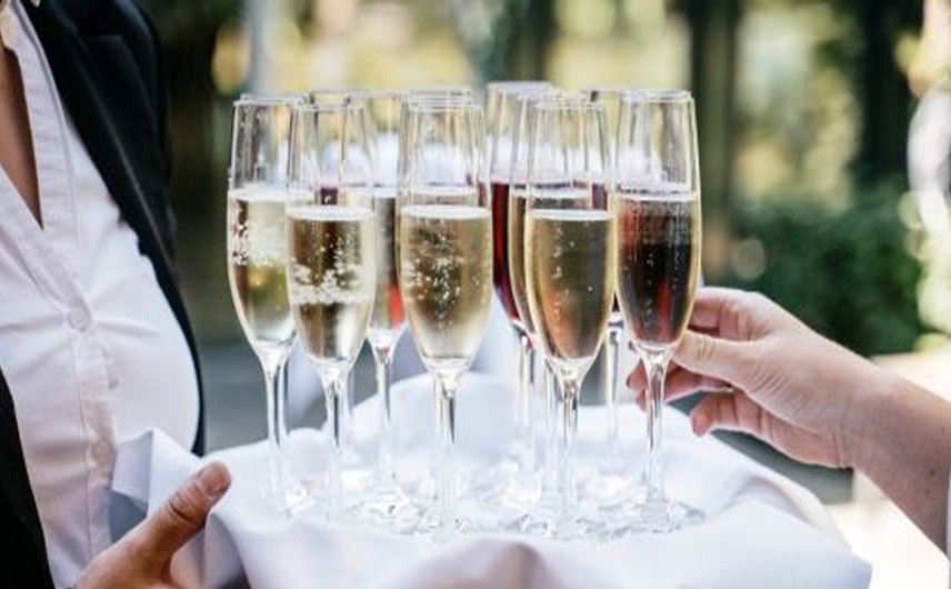 Vielseitiges Catering-Angebot im Q-Space mit exquisiten Speisen und Getränken für jede Veranstaltung